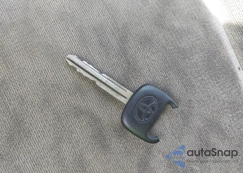 2002 Toyota Avalon Xl z USA, uszkodzony, nr VIN 4T1BF28B32U211712